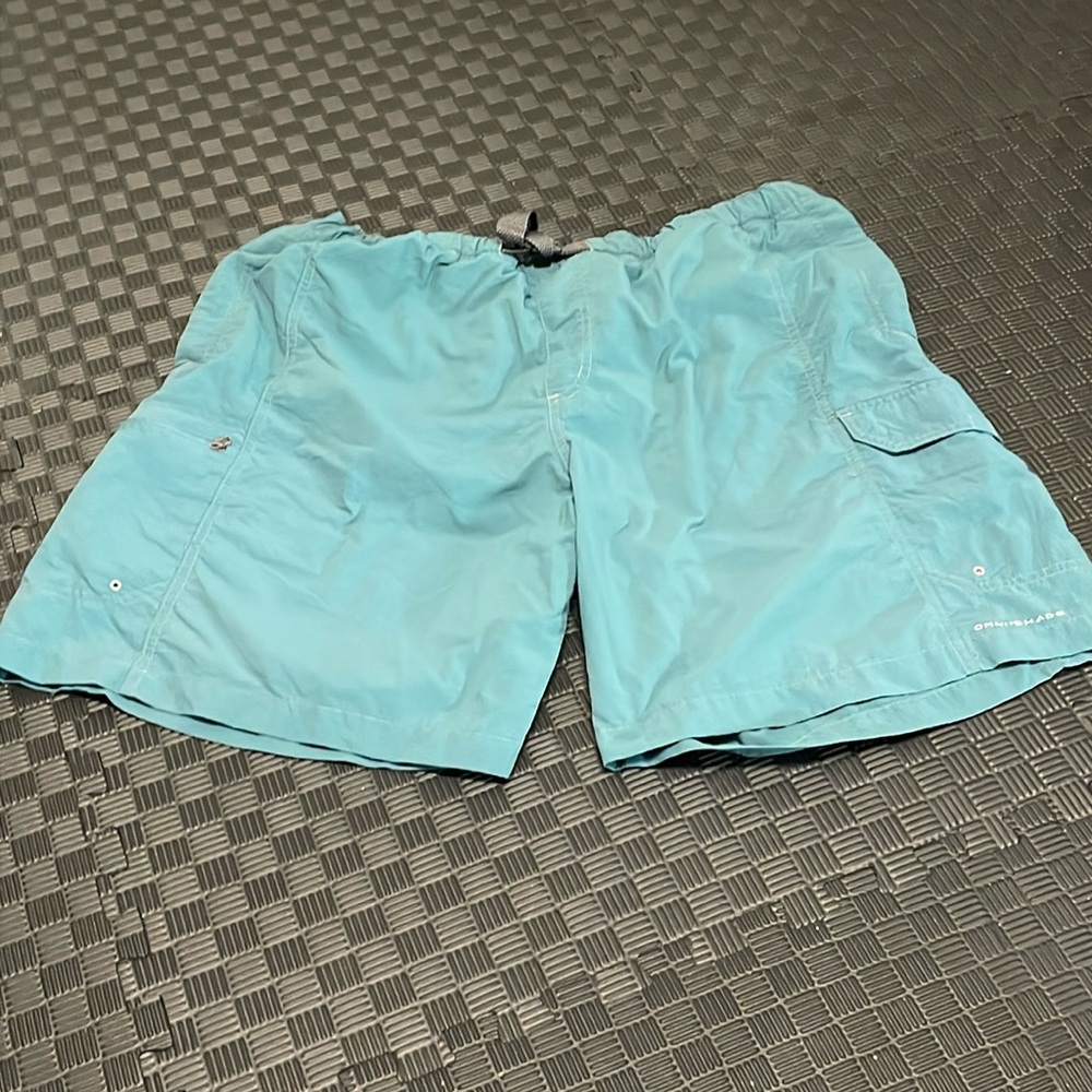 Columbia teal XL cargo shorts. lightweight mesh lining